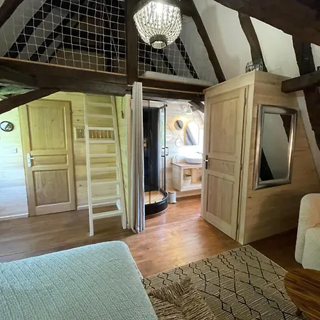Domaine De Sens Bas Guest house