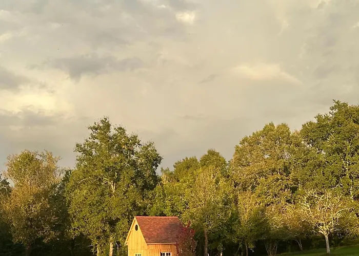 Domaine De Sens Bas בית הארחה 3*